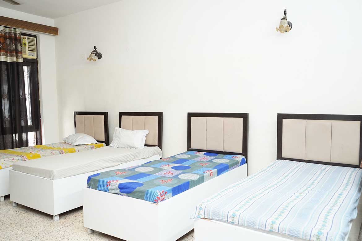 Best P.G. and Hostel for Boys and Girls with food in Noida
